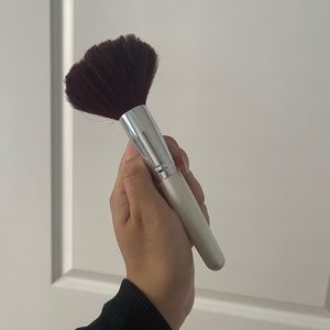 Makeup brush